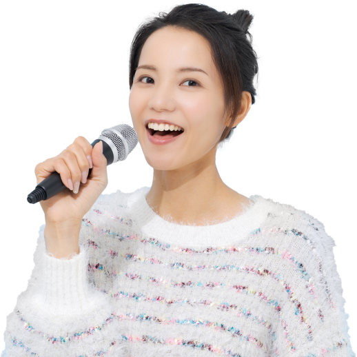 歌っている女性