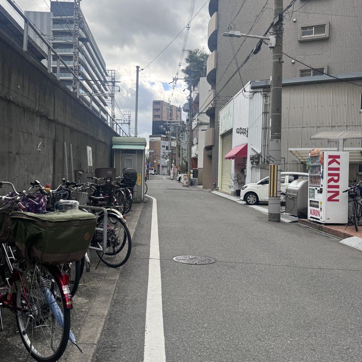 ホールジュン