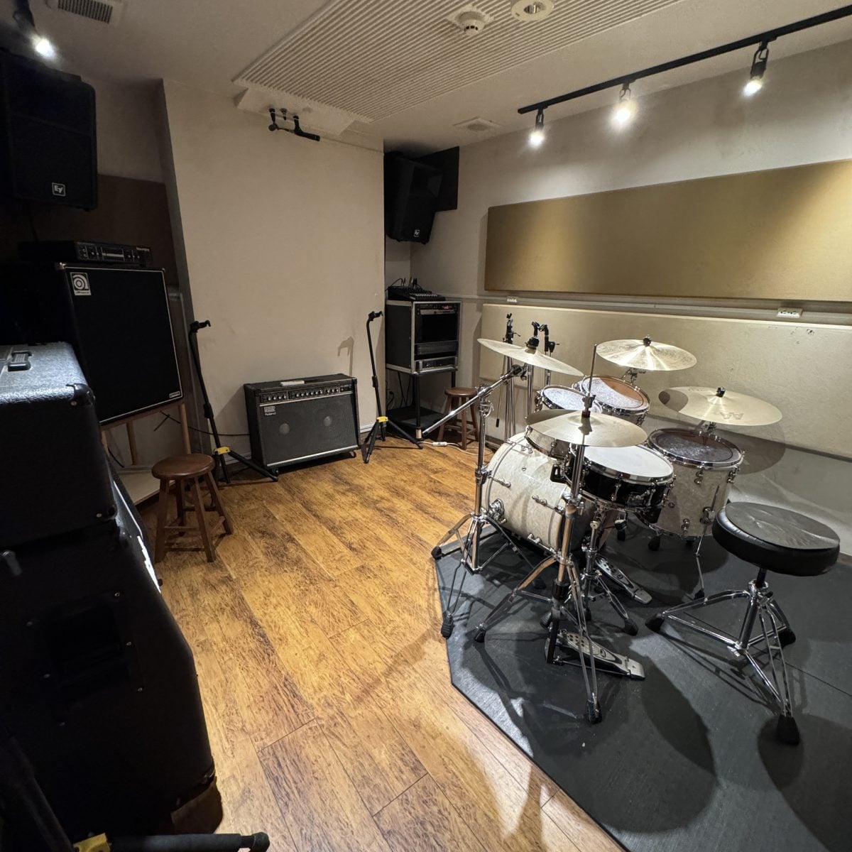 Studio Hideaway 阪急六甲店