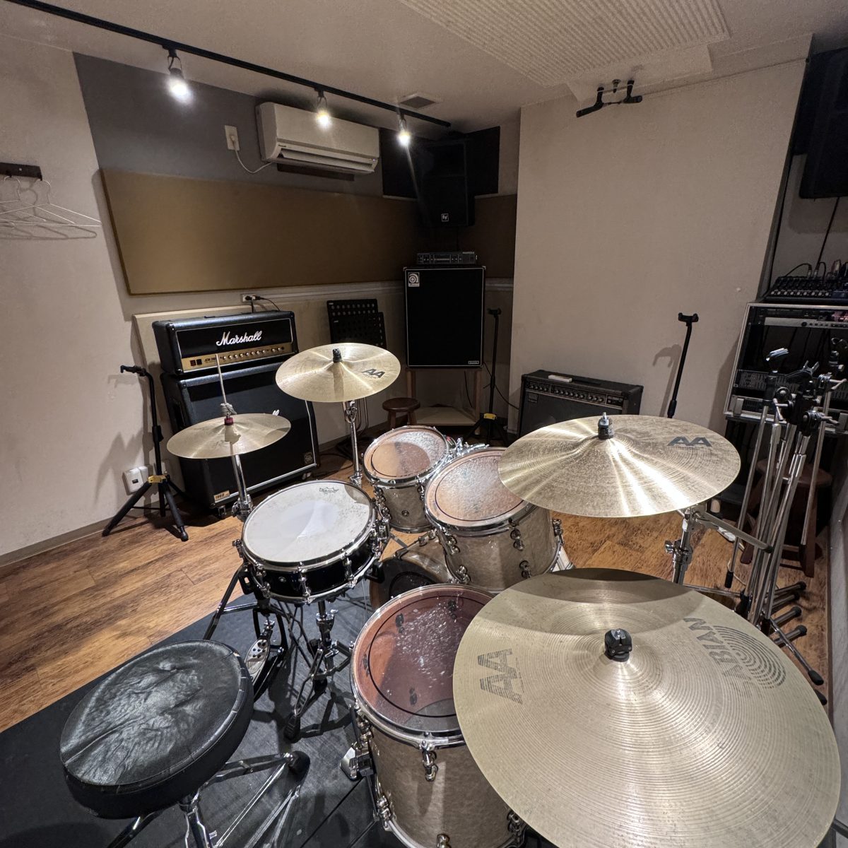 Studio Hideaway 阪急六甲店