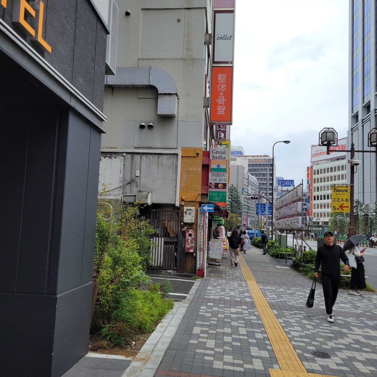 駅前ピアノベースオントップ池袋店
