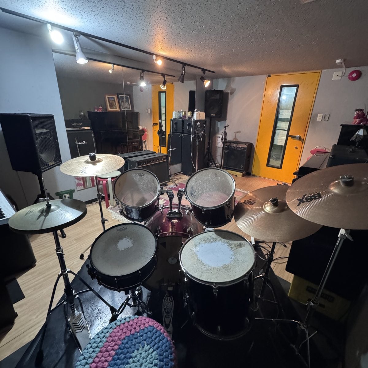Rainbow Studio & Live Cafe